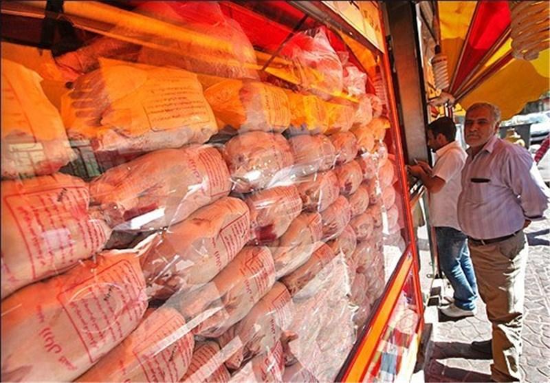 یک مقام مسئول در گفت و گو با خبرنگاران: کاهش قیمت مرغ در بازار، قیمت هر کیلو مرغ به 13 هزار و 500 تومان رسید یک مقام مسئول در گفت و گو با خبرنگاران: کاهش قیمت مرغ در بازار، قیمت هر کیلو مرغ به 13 هزار و 500 تومان رسید