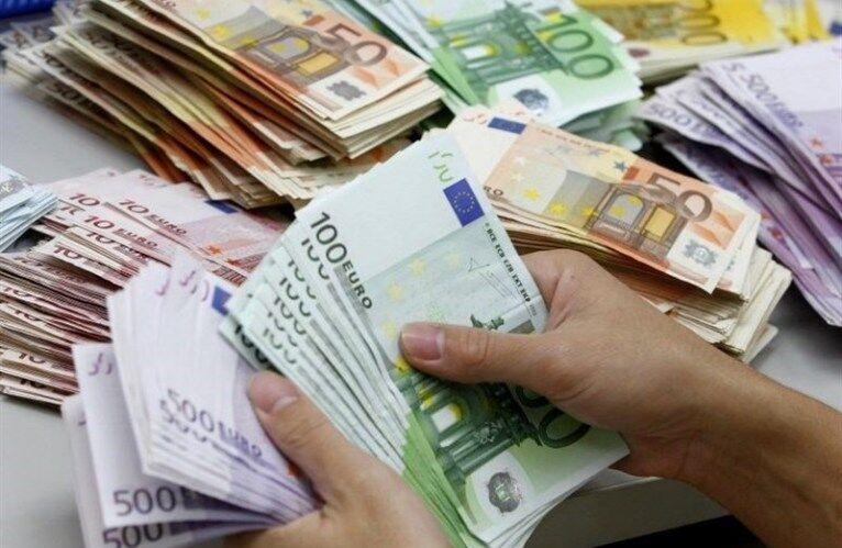 نرخ دلار به 22 هزار و 450 تومان رسید نرخ دلار به 22 هزار و 450 تومان رسید