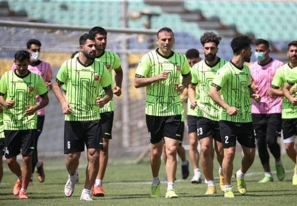 جلسه فنی پرسپولیسی ها پیش از سفر به رفسنجان جلسه فنی پرسپولیسی ها پیش از سفر به رفسنجان