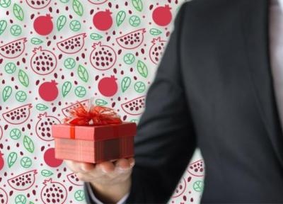 7 پیشنهاد هدیه شب یلدا برای داماد